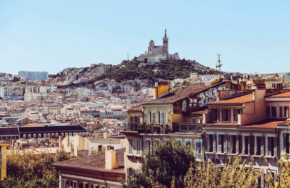 Image de la cathédrale en haut de la colline